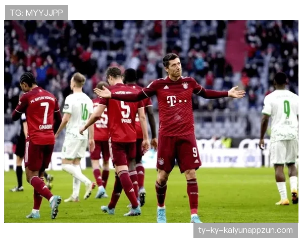 拜仁防线站位混乱回防脱节问题显现：对赛季关键战表现构成潜在考验